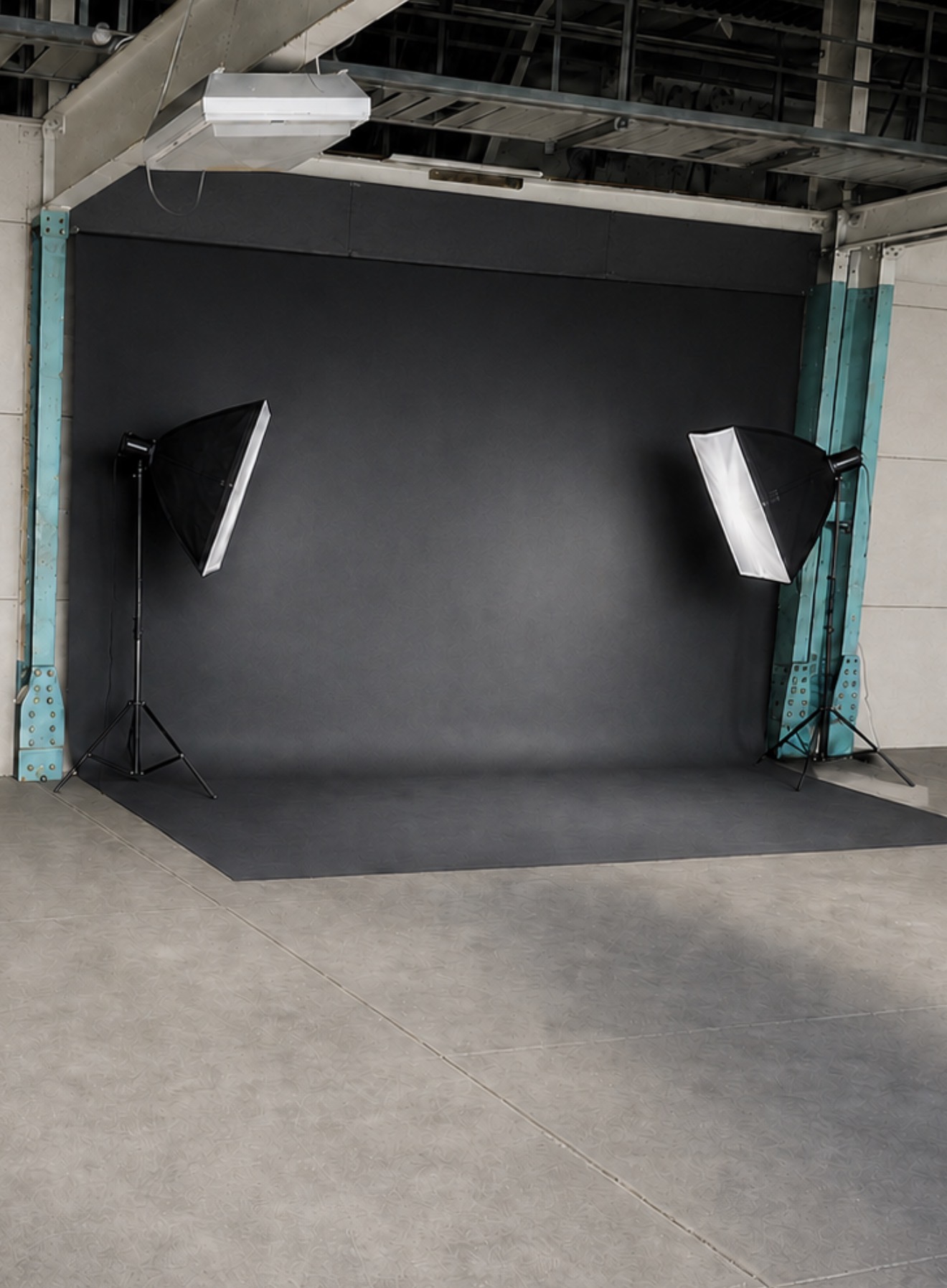 Black backdrop setup reference with two softboxes against the studio's steel structure